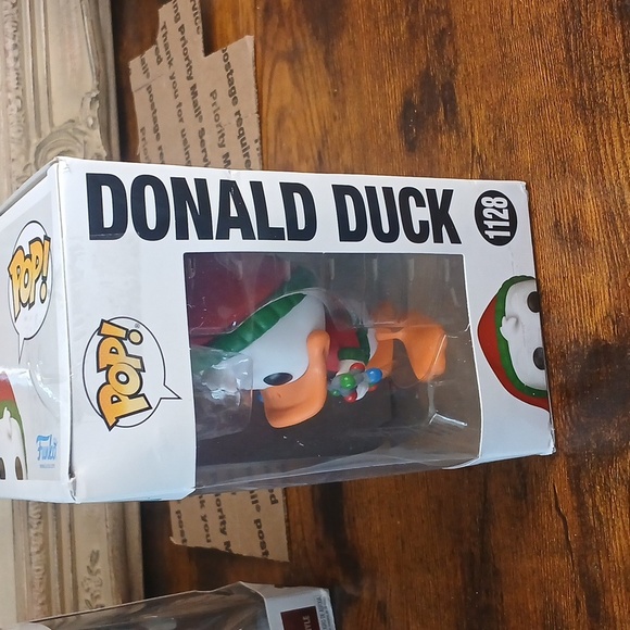 Funko Disney Donald Duck Holiday Christmas Figure - Picture 4 of 8